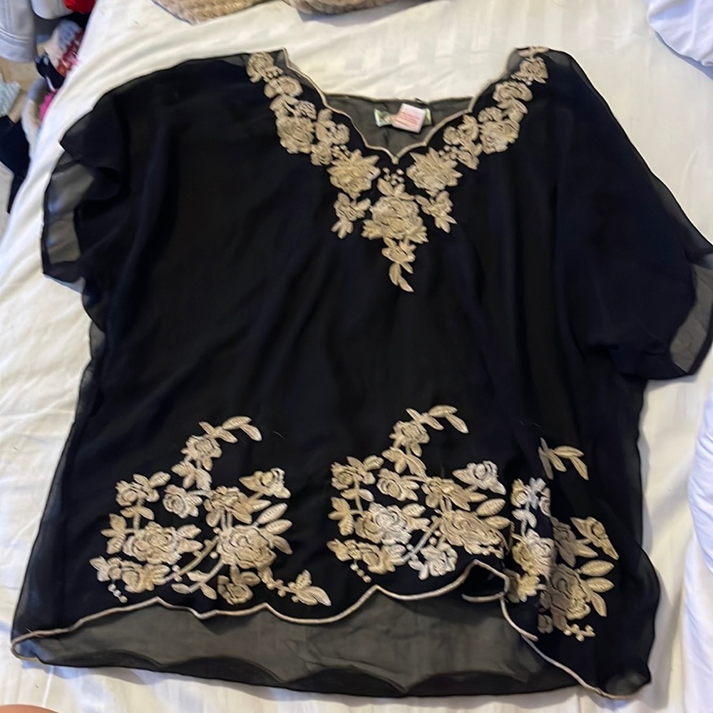 Anthropologie Flying Tomato sheet top size medium. Black with tan embroidering